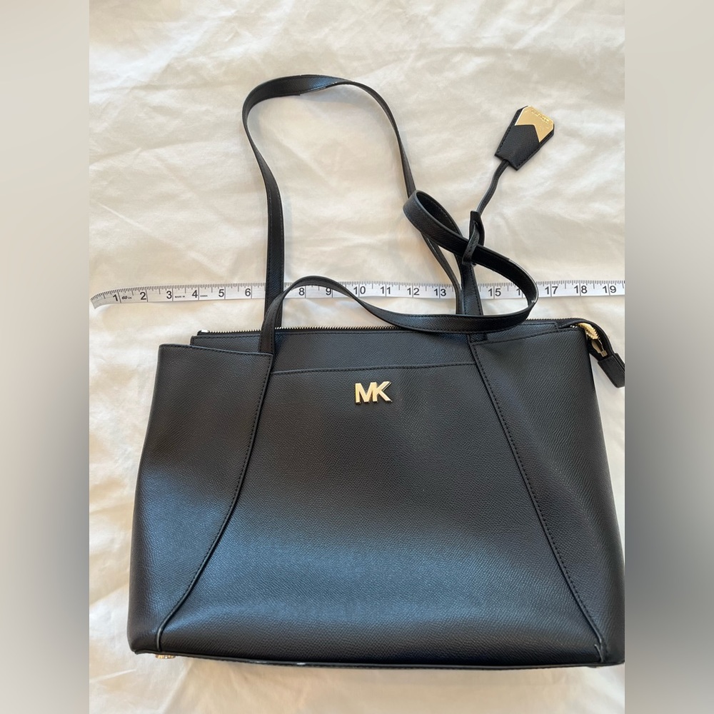 MICHAEL KORS Voyager Medium Crossgrain Leather Tote Bag